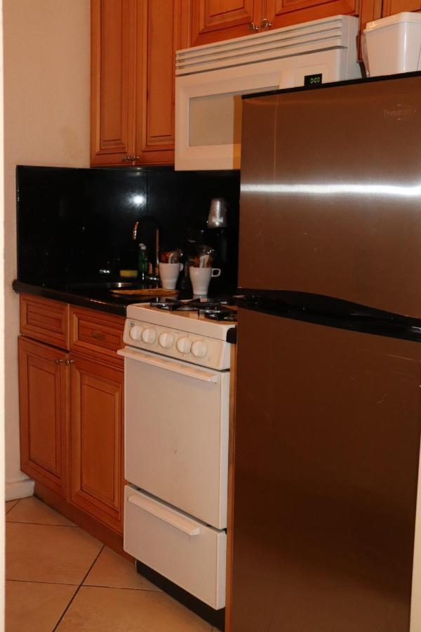 On Hollywood Beach - Affordable Two Bedrooms Sleeps 6 With Two Bathrooms Dania Beach Esterno foto