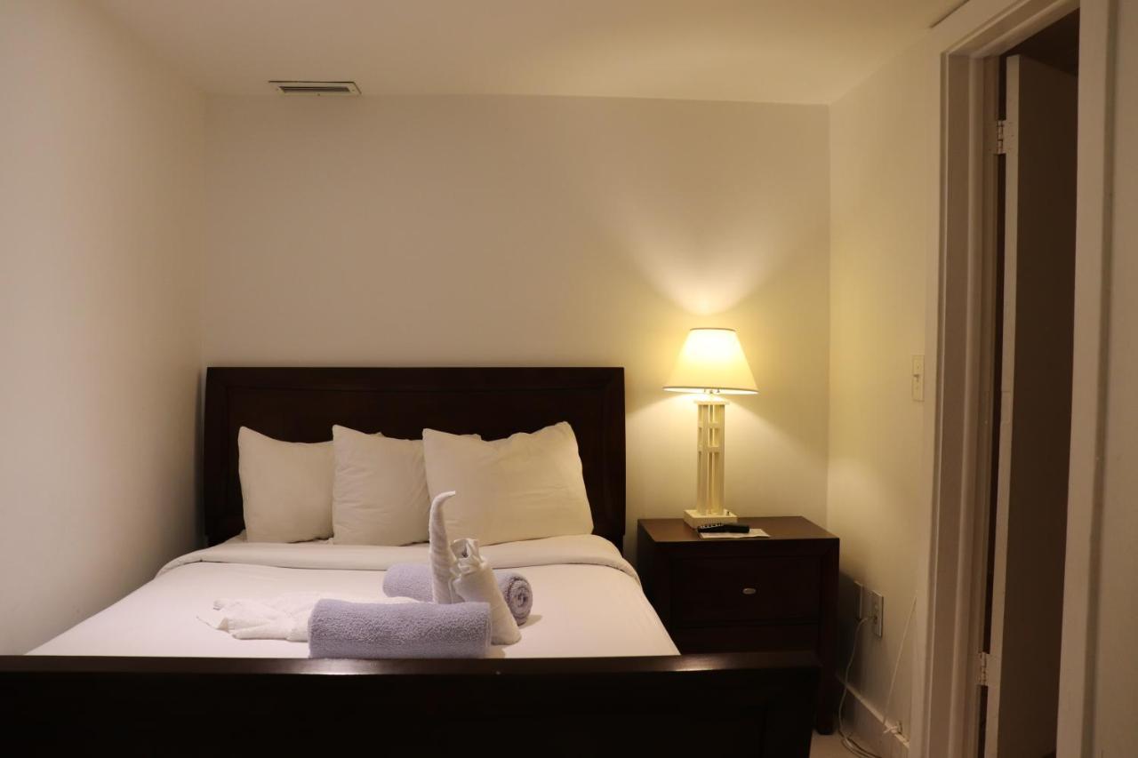 On Hollywood Beach - Affordable Two Bedrooms Sleeps 6 With Two Bathrooms Dania Beach Esterno foto