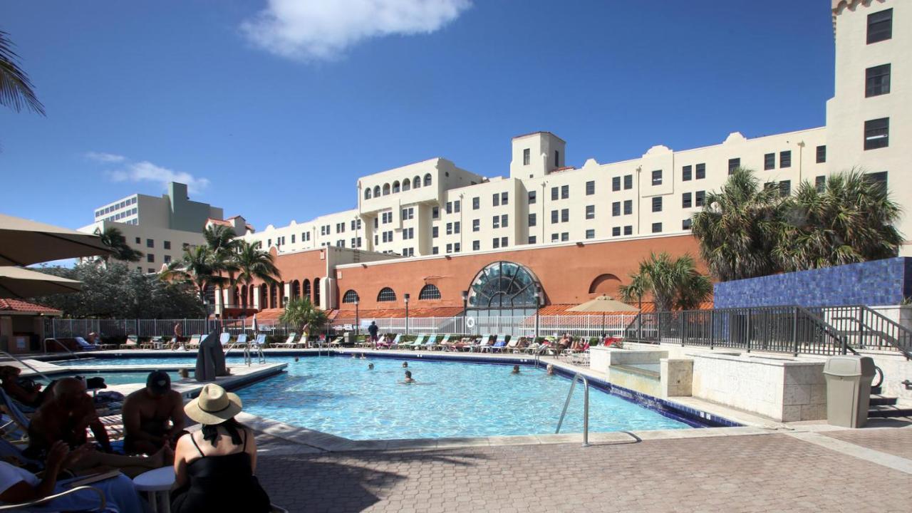 On Hollywood Beach - Affordable Two Bedrooms Sleeps 6 With Two Bathrooms Dania Beach Esterno foto