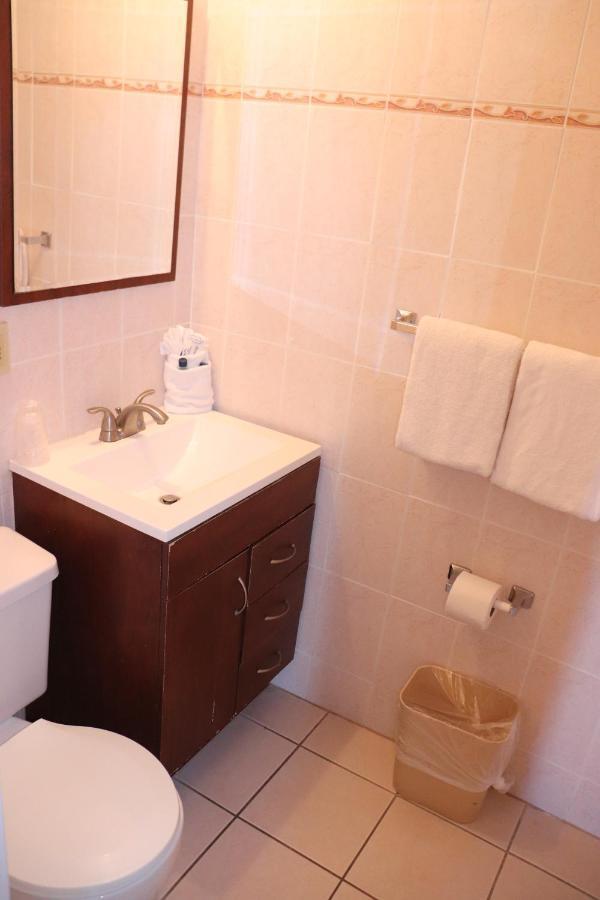 On Hollywood Beach - Affordable Two Bedrooms Sleeps 6 With Two Bathrooms Dania Beach Esterno foto